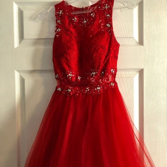 Red quince dresses - Picture 4 of 5